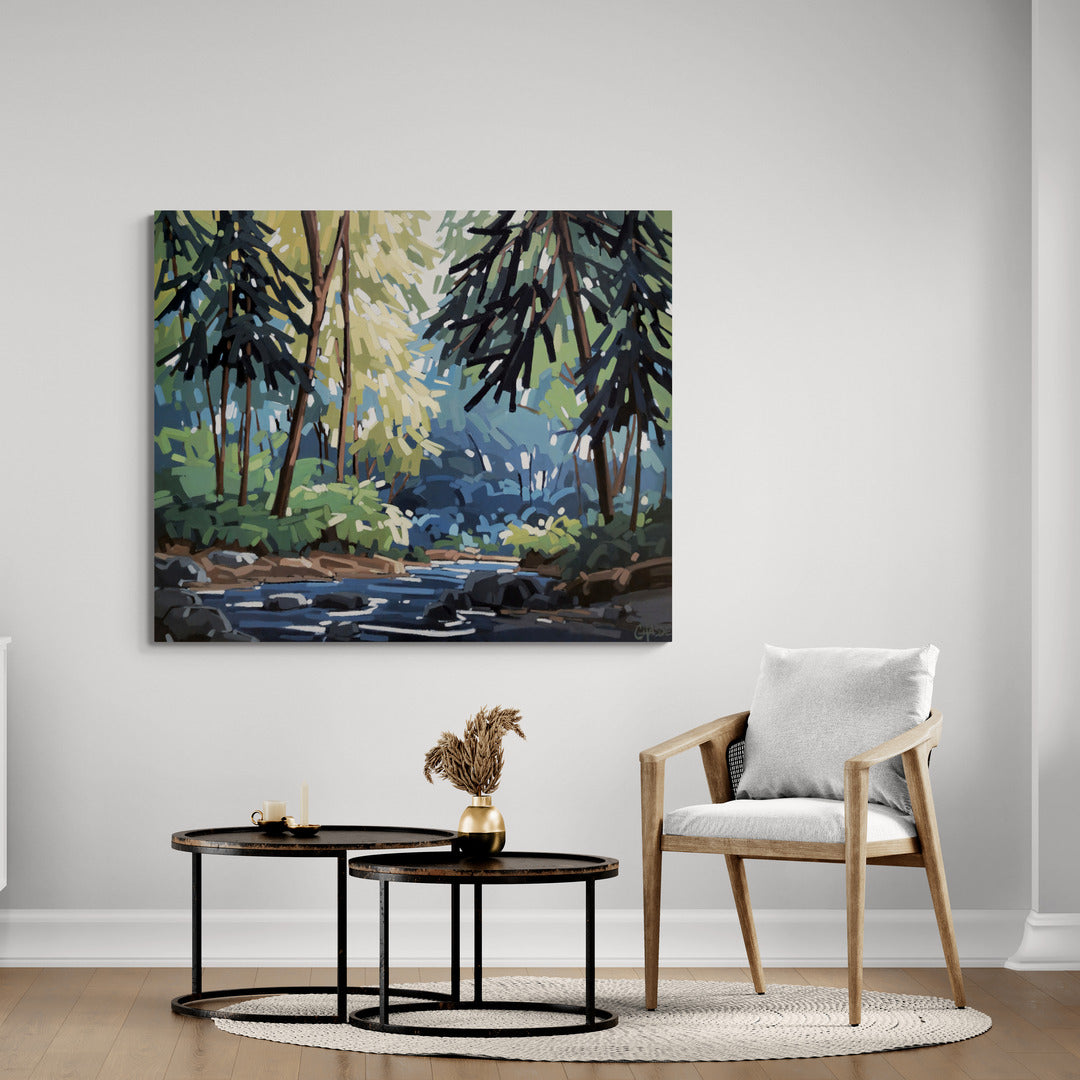 Peinture contemporaine d'un ruisseau serpentant sous les épinettes où la lumière traverse doucement la forêt. Une œuvre empreinte de calme, de profondeur et de sérénité, inspirée des paysages boréaux.