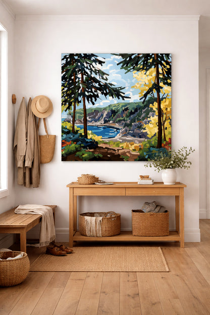 Grande peinture carrée sans cadre représentant un paysage côtier, installée dans un hall d’entrée de style scandinave avec mobilier en bois clair et ambiance épurée.